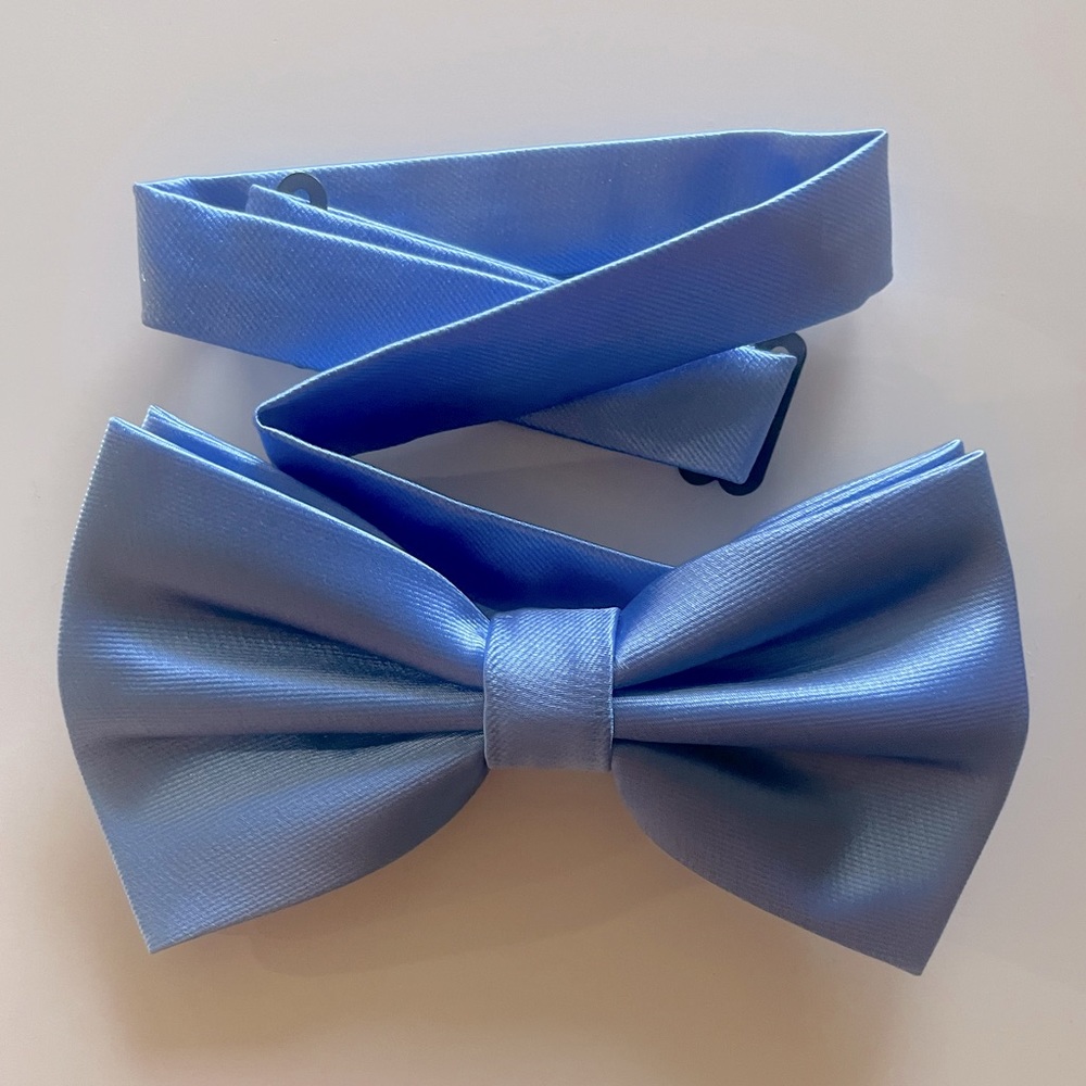 Light Blue Men’s Bow Tie